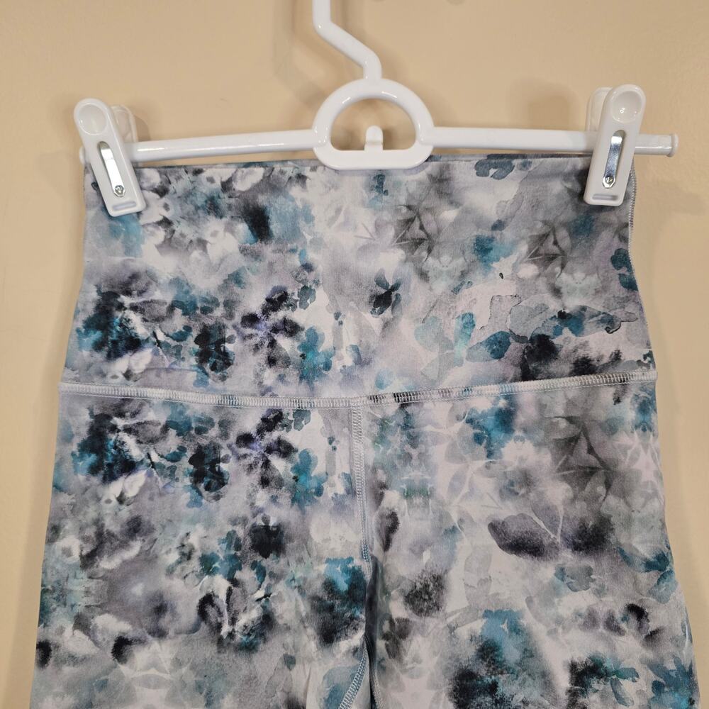 Women's Lululemon Align High Rise Biker Athletic Shorts | Size 4 - Picture 4 of 9